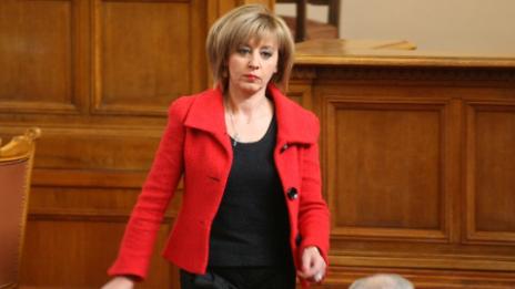 Манолова: От 1 септември хората с увреждания остават без личен асистент