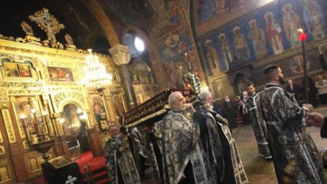 Миряни се поклониха пред плащеницата на Христос