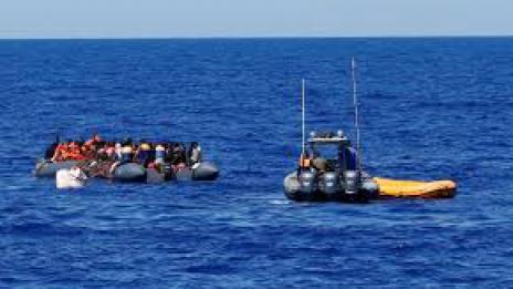 След 9 дни в морето – 629 мигранти акостират във Валенсия