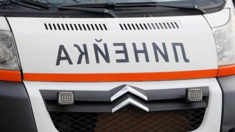 Баба пламна, горила боклуци по двора