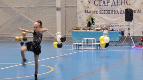 Турнир по акробатичен рокендрол се провежда днес във Варна