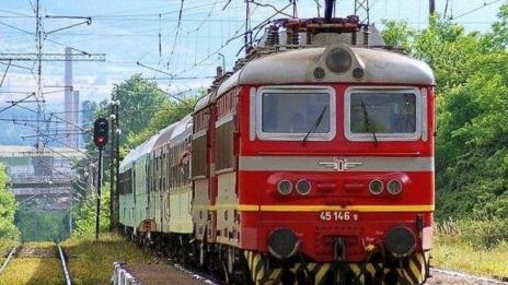 БДЖ пуска допълнителни места за почивните дни
