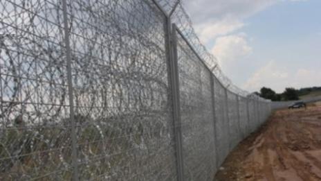 Оградата по границата ще е готова до края на годината