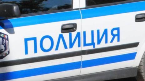 Намериха труп на жена до горящата й кола