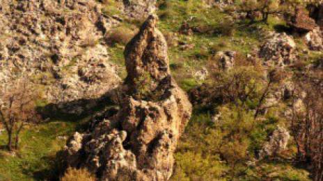 Скалата „Светицата” край Татарево цери различни болести