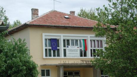 COVID-19 нахлу в Професионална гимназия в Тервел