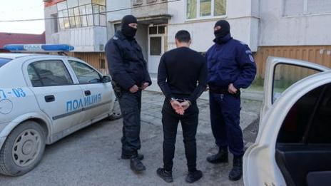 Арестуваха 20 души при спецакция срещу наркодилъри във Варненско