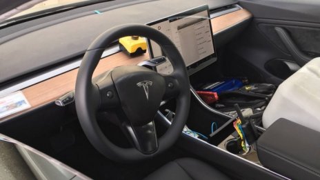 Tesla понижи цените на колите си за Европа