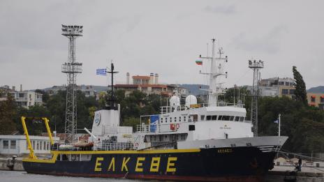 Гръцки изследователски кораб акостира на Морска гара (СНИМКИ)