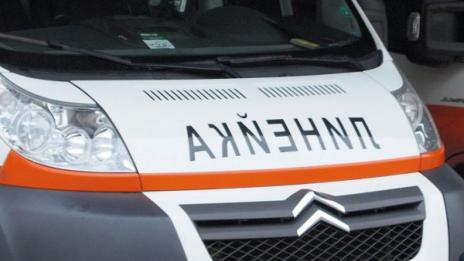 16-годишен нападна шофьор на линейка