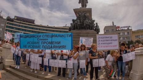 Мед. сестрите продължават с протестите