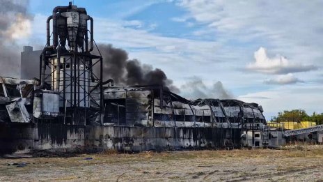Ново тлеещо огнище отново вдигна пожарникарите на крак в Бяла