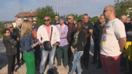 Живеещи в "Ракитника" край Варна протестират заради лош път
