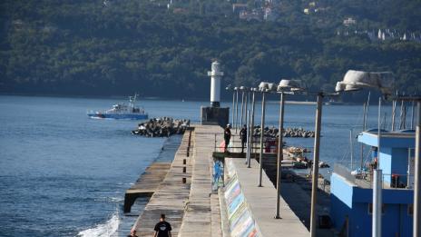 Прокуратурата проверява вълнолома на Морска гара