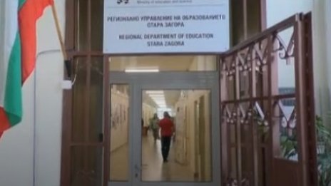 Качулки нахлуха в РУО, задържаха шефката на Регионално управление