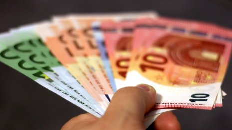 Плащане само в брой на Нова година