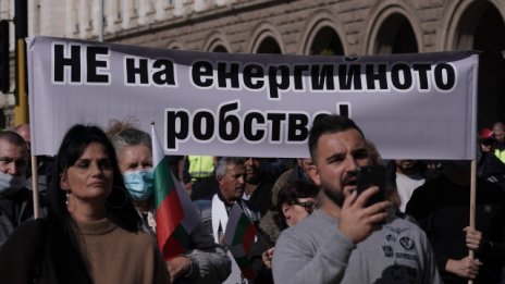 Държавата ще компенсира 600 000 фирми заради скъпия ток