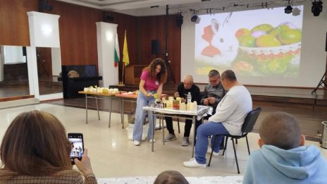 Работилница за свещи се проведе в читалището в Нови пазар
