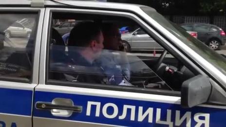 Джип се вряза в автобусна спирка в Москва
