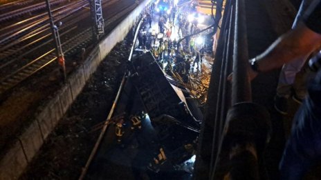 Автобус падна от надлез в Италия, най-малко 21 души са загинали