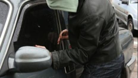 Двамата автокрадци остават в ареста