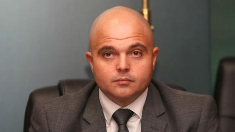 Сигналите за бомби в НДК и летище София са подавани от един и същ човек