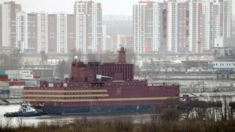 Плаващата руска АЕЦ на вода! Скоро и с гориво