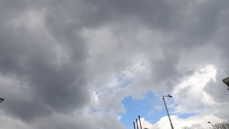 Валежи в следобедните часове днес