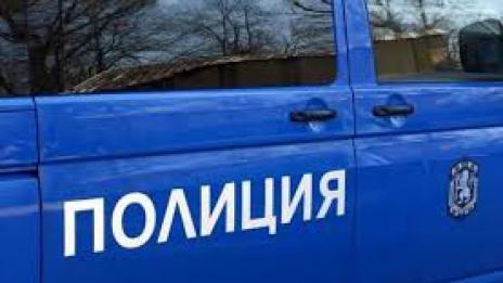 Задържаха двама за кражба на чували с пшеница