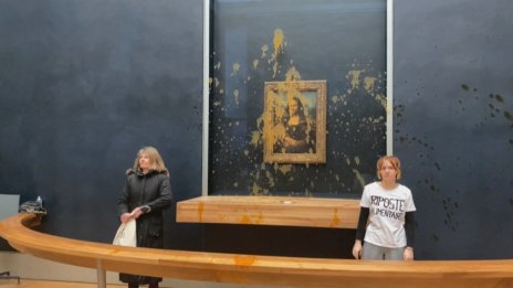 Екоактивисти заляха със супа картината "Мона Лиза" в Лувъра