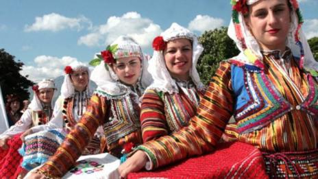 Проявите на Международния фолкорен фестивал се изнасят към курортите