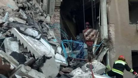 Има опасност да рухнат още два входа от блока в Магнитогорск, където избухна газ