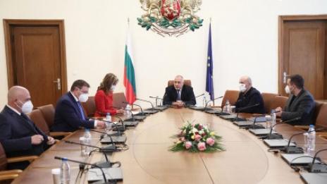 Поръчали сме 18 млн. дози ваксини.  Променят имунизационния план