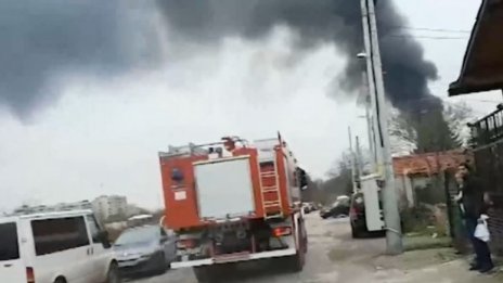 Автобуси се запалиха на паркинг на частна фирма