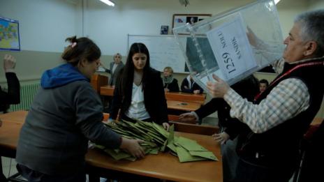 Партията на Ердоган събира над 50% на местния вот