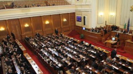 Гласуват четвъртия вот на недоверие към кабинета "Орешарски"