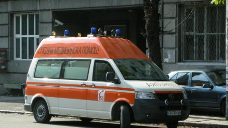 Водачка отне предимство, влезе в болница