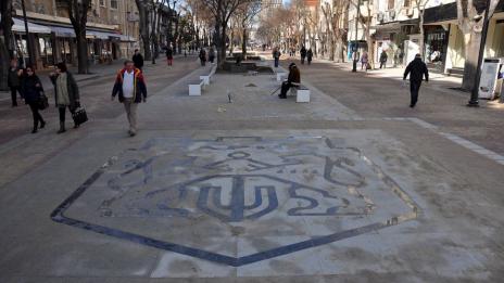 Гербът на Варна украси Ларгото