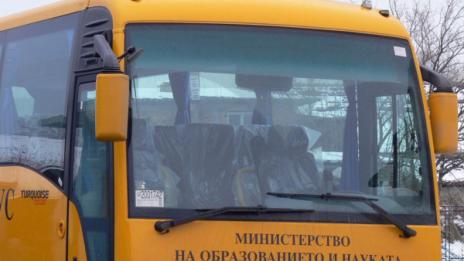 Момче с тежки изгаряния след пожар в училищен бус