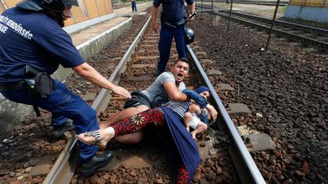 В Унгария позволиха на полицията да стреля по мигрантите, но не смъртоносно