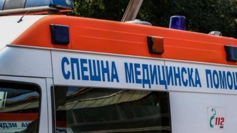 80-годишна шофьорка се обърна в канавка, блъсната от неизвестен автомобил
