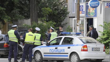 Малчуган полетя от блок в "Столипиново"