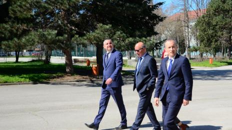Кмет и министър направиха оглед на терена за новата сграда на МГ във Варна