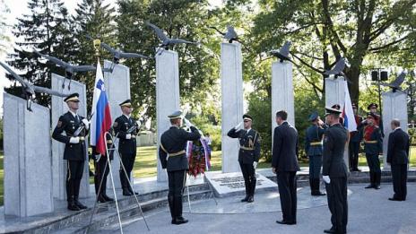 Путин и Пахор откриха военен паметник в Словения