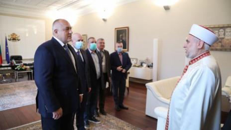 Молитвите за Рамазан Байрам извън джамиите
