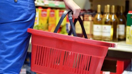 Гърците ядат два пъти по-евтино от българите. Еднакви стоки с 40% по-скъпи