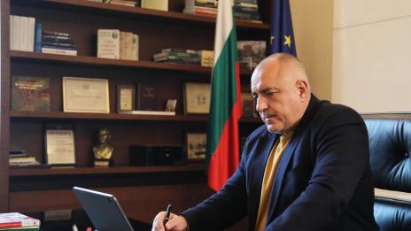Правителството одобри купуването на лекарства срещу COVID-19 от Китай