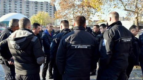 Надзирателите обмислят да подновят протестите си след бягството на двама осъдени