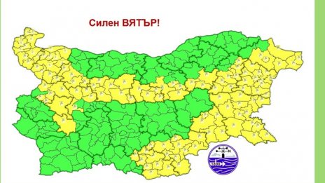 Жълт код за силен вятър е обявен за 16 области в страната