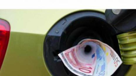 Цените на бензина и дизела тръгнаха надолу